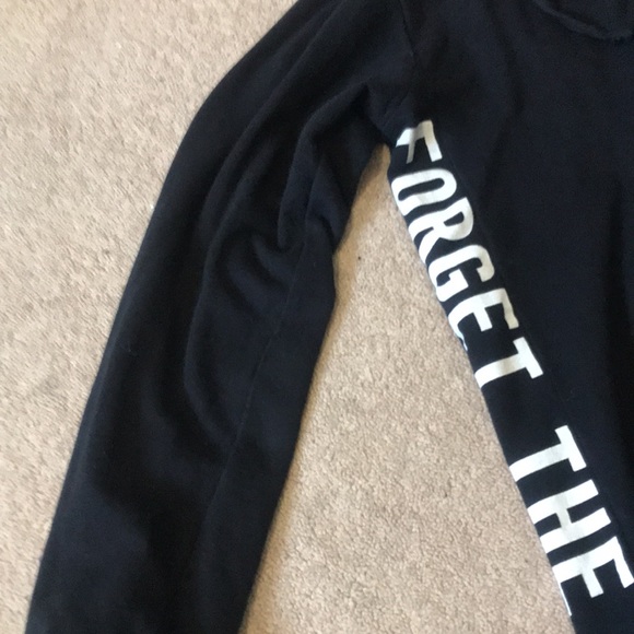 Its is very comfortable and a go to hoodie to put on - Picture 4 of 5